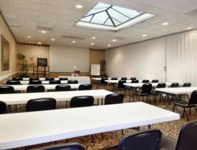 Ramada Conference Center Wilmington Hotel Съоръжения снимка